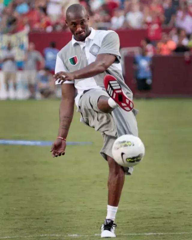 弗里克：亚马尔被换下后不高兴？很多球员都这样（弗里克谈亚马尔换下不悦：球员常有此反应）