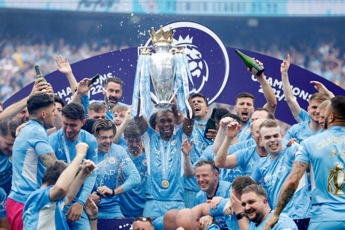 利兹联主帅：战胜蓝军让球队重获信心，利物浦能拿到欧冠席位（利兹联主帅：击败蓝军重振士气，利物浦有望锁定欧冠名额）