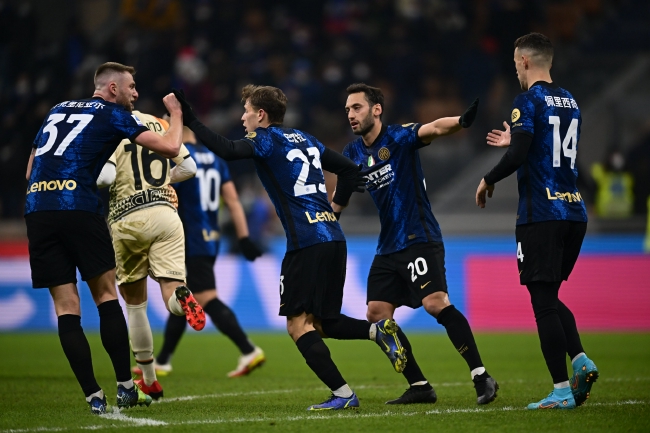 分差上双！桑普森跟进上篮得分并造成犯规 广厦一波8-0（分差破两位数！桑普森跟进上篮打成2+1 广厦掀起8-0高潮）