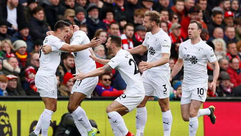 姆巴佩已完成职业生涯400球，为最年轻达成此成就球员（姆巴佩达成生涯400球，史上最年轻完成这一里程碑）