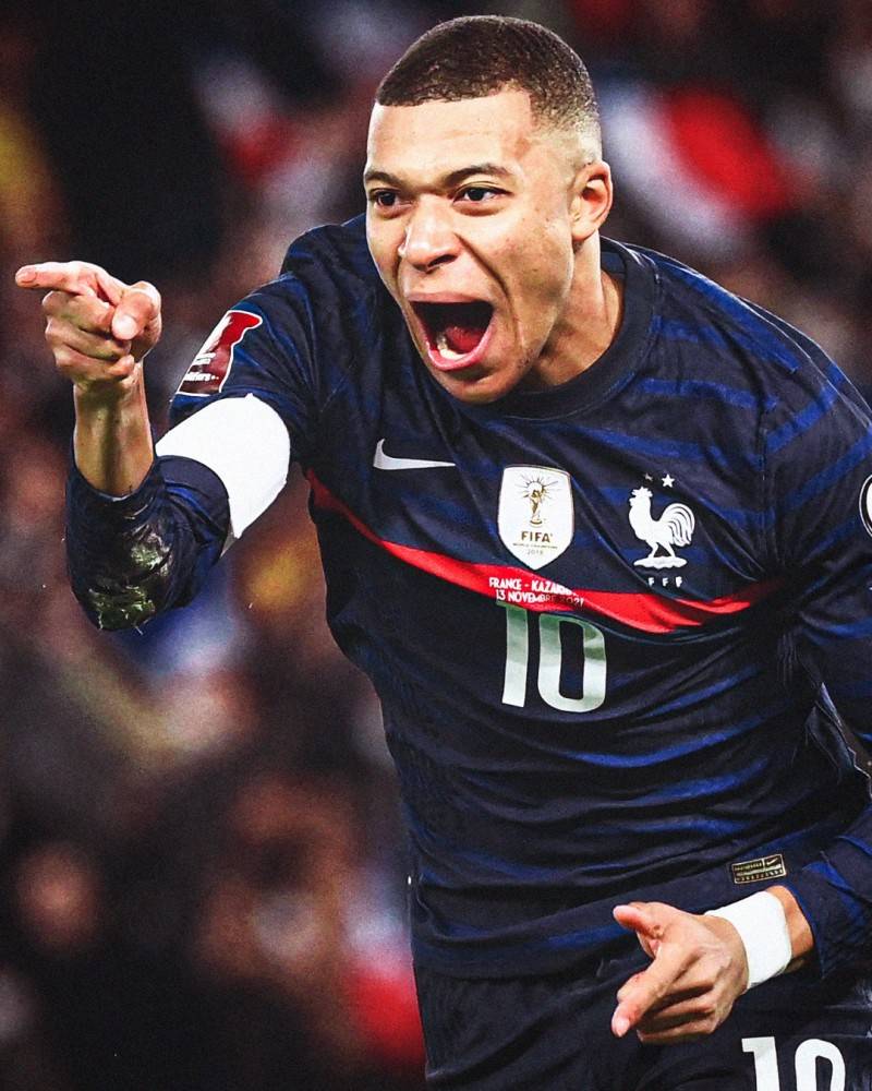 早报：拜仁的四线一十六胜，在我的肩膀上扛着！（早报：拜仁四线齐进已赢16场，一切都扛在我肩上！）