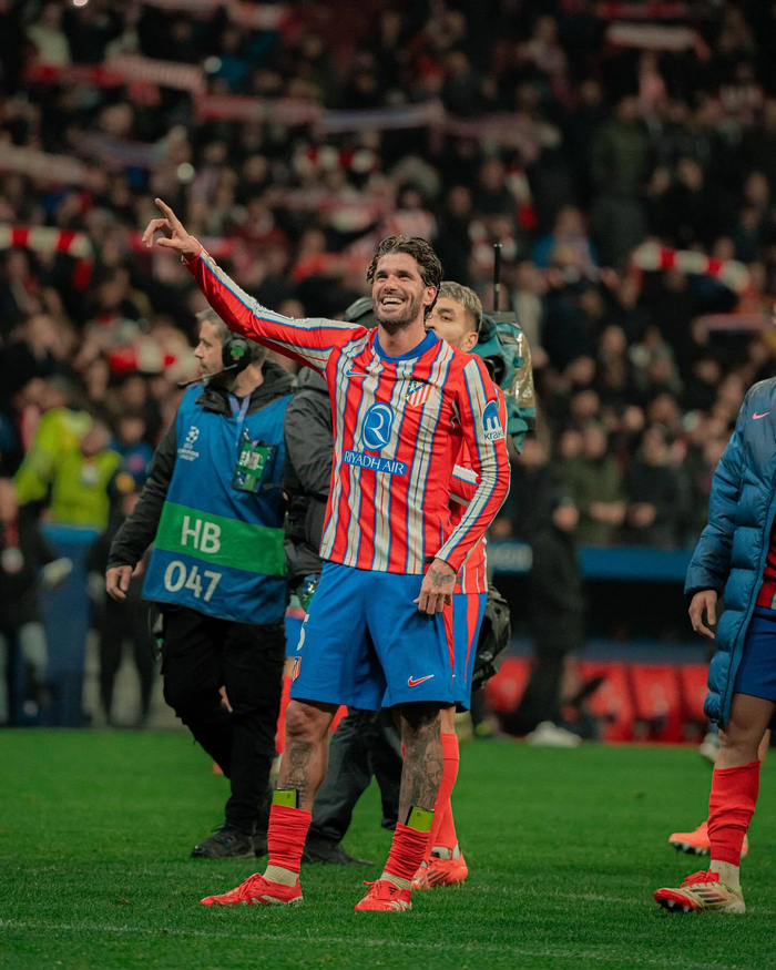 球场角力，美国和巴拉圭热身赛补时阶段发生大规模冲突（补时阶段爆发大规模冲突，美国与巴拉圭热身赛演变为场上对峙）