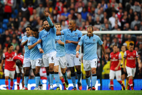 詹姆斯是本赛季场均失误低于2次的球员中，场均助攻数最高的（本季场均失误不足2次的球员中，詹姆斯场均助攻最高）