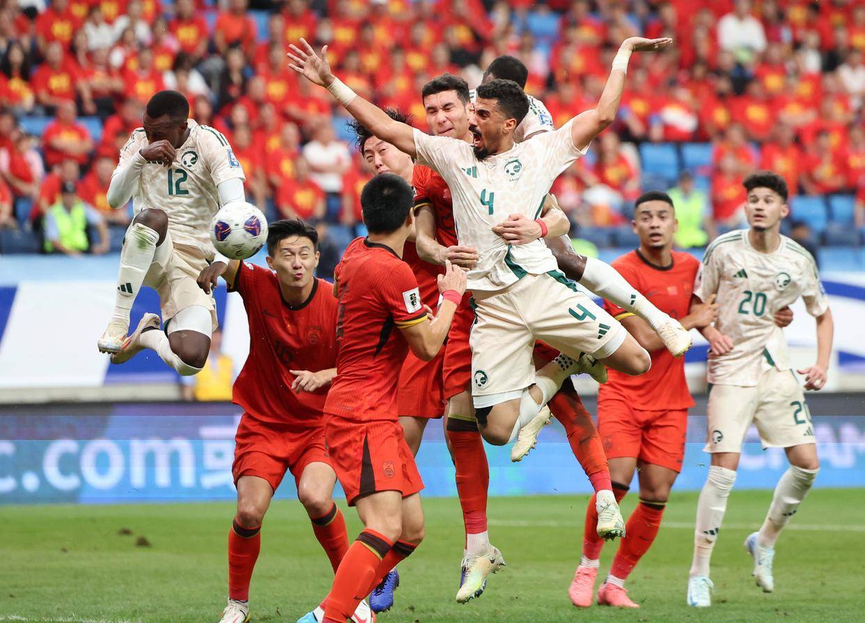 沙尔克战术重整后焕然一新（战术洗牌让沙尔克脱胎换骨）