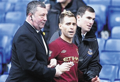 掘金末节爆发约基奇独揽三双（掘金末节发力，约基奇豪揽三双）