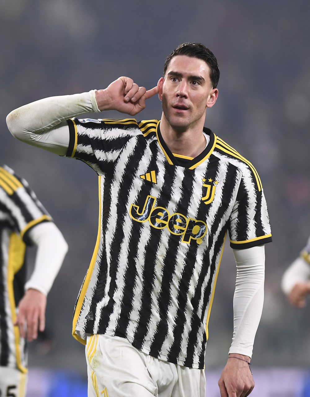 图片报：纽卡对谢什科的最新报价为8000万欧+500万欧浮动（图片报：纽卡斯尔向谢什科开出8000万欧+500万欧浮动的新报价）