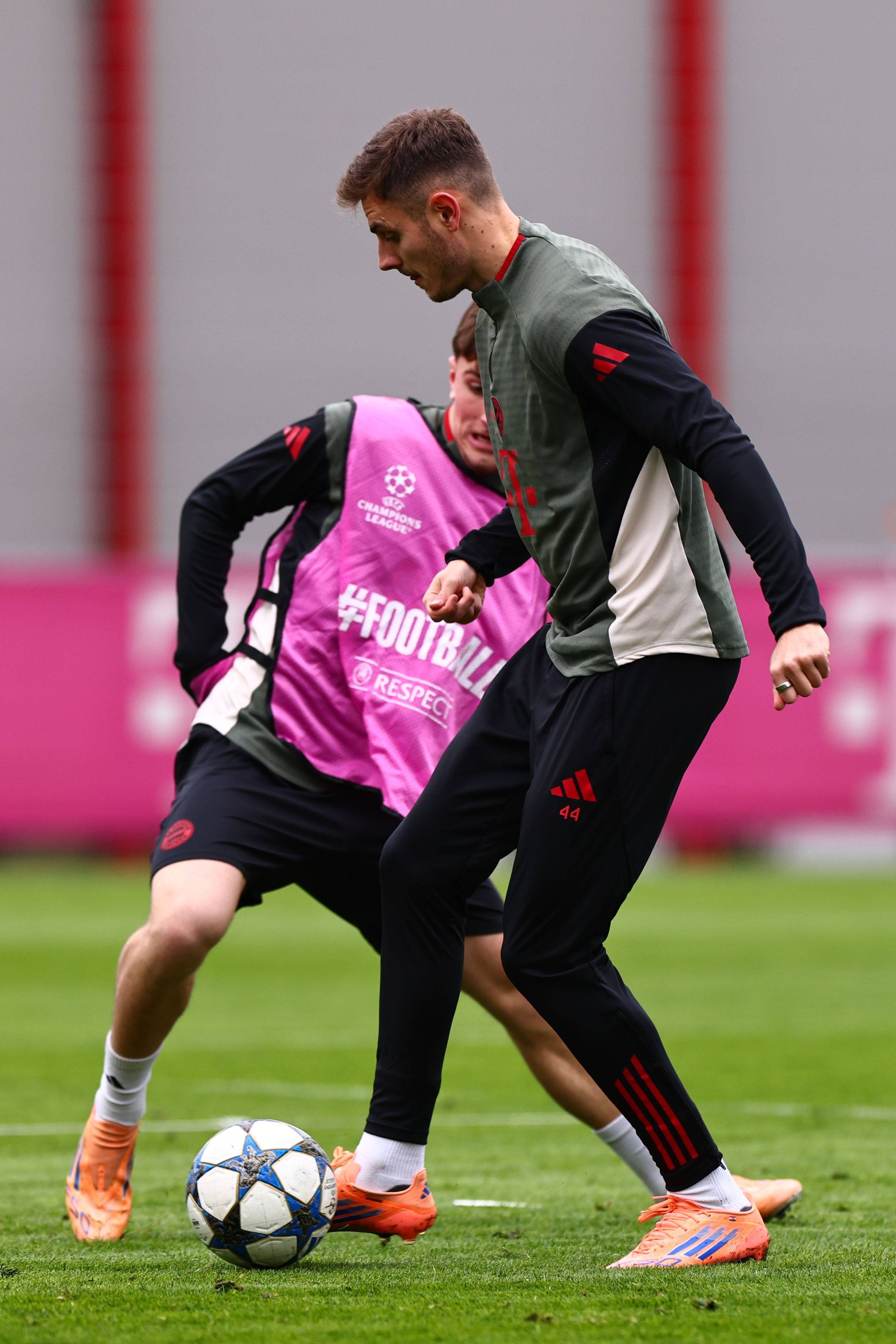 赫伊森复出，姆巴佩伤情更新，皇家马德里面临关键战（赫伊森回归，姆巴佩伤势最新进展，皇马迎来关键之战）