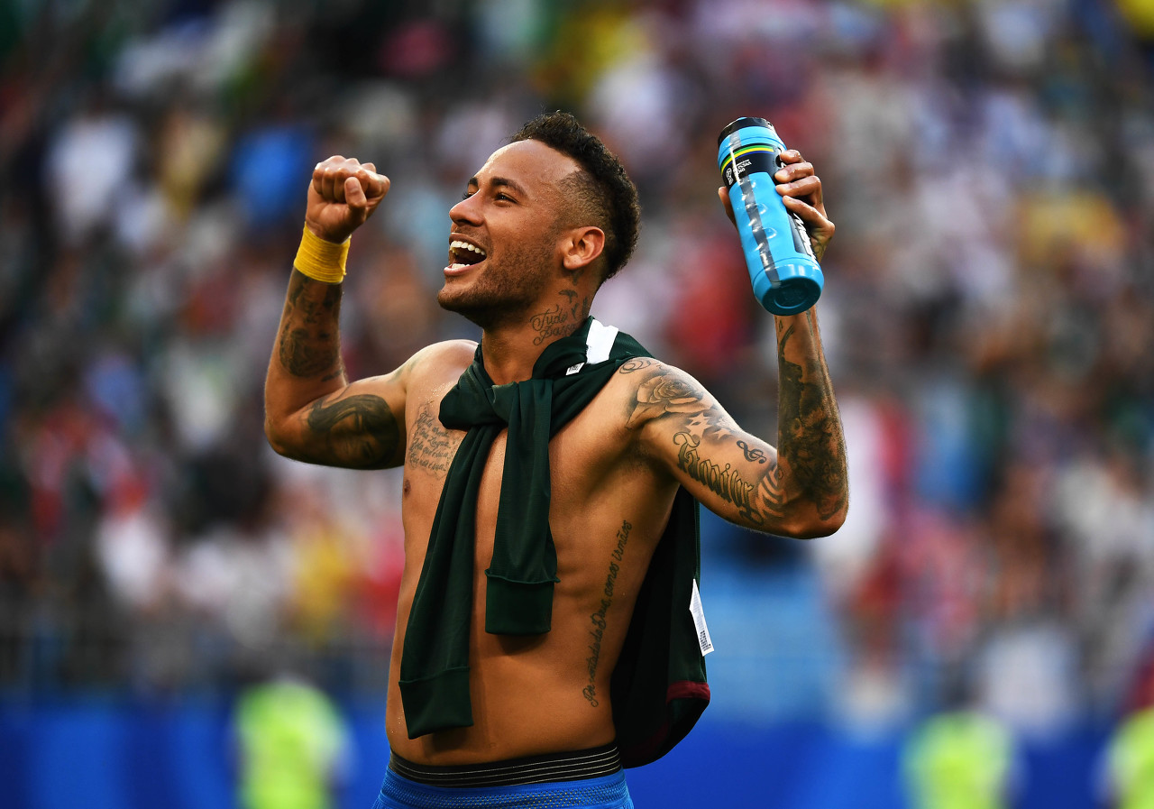 圣埃蒂安主帅：哈兰德将对阵姆巴佩在挪威几乎是全民话题（圣埃蒂安主帅：哈兰德对决姆巴佩，已成挪威全民热议话题）