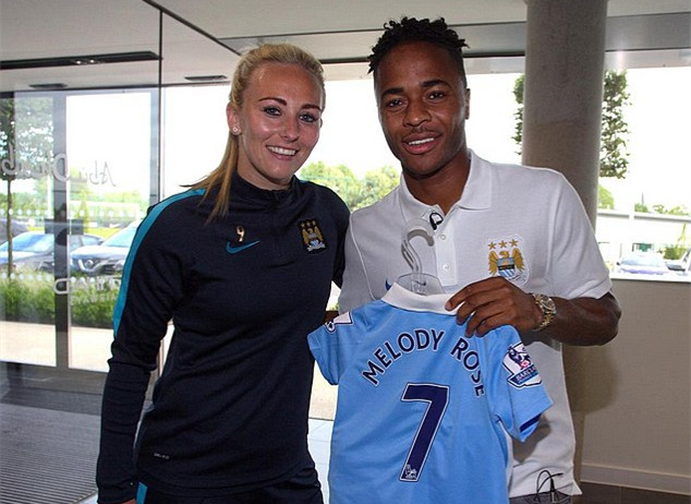 有惊无险，小麦和孔蒂所乘飞机警告灯误报导致飞机迫降（虚惊一场：小麦与孔蒂所乘航班因警示灯误报紧急降落）