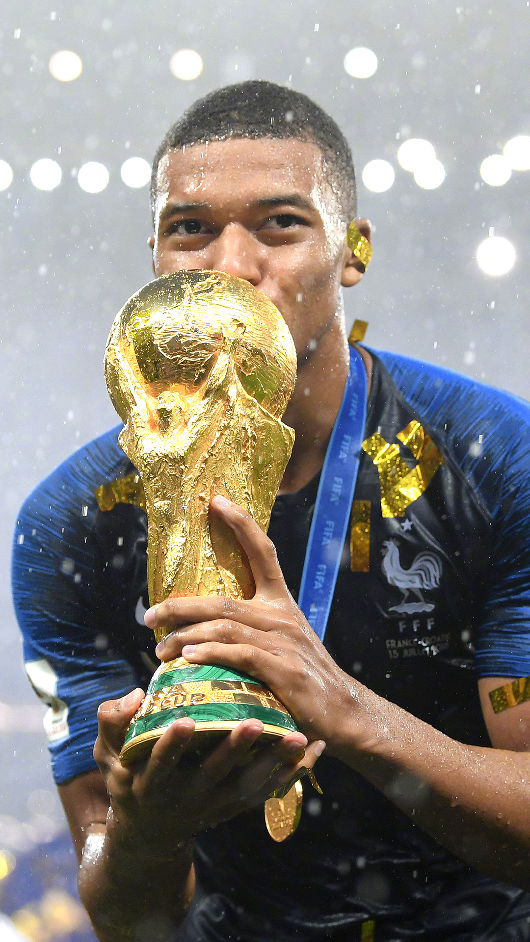 皇马客战奥林匹亚科斯：姆巴佩、维尼修斯首发，贝林厄姆替补（皇马客场对阵奥林匹亚科斯：姆巴佩与维尼修斯先发，贝林厄姆替补）